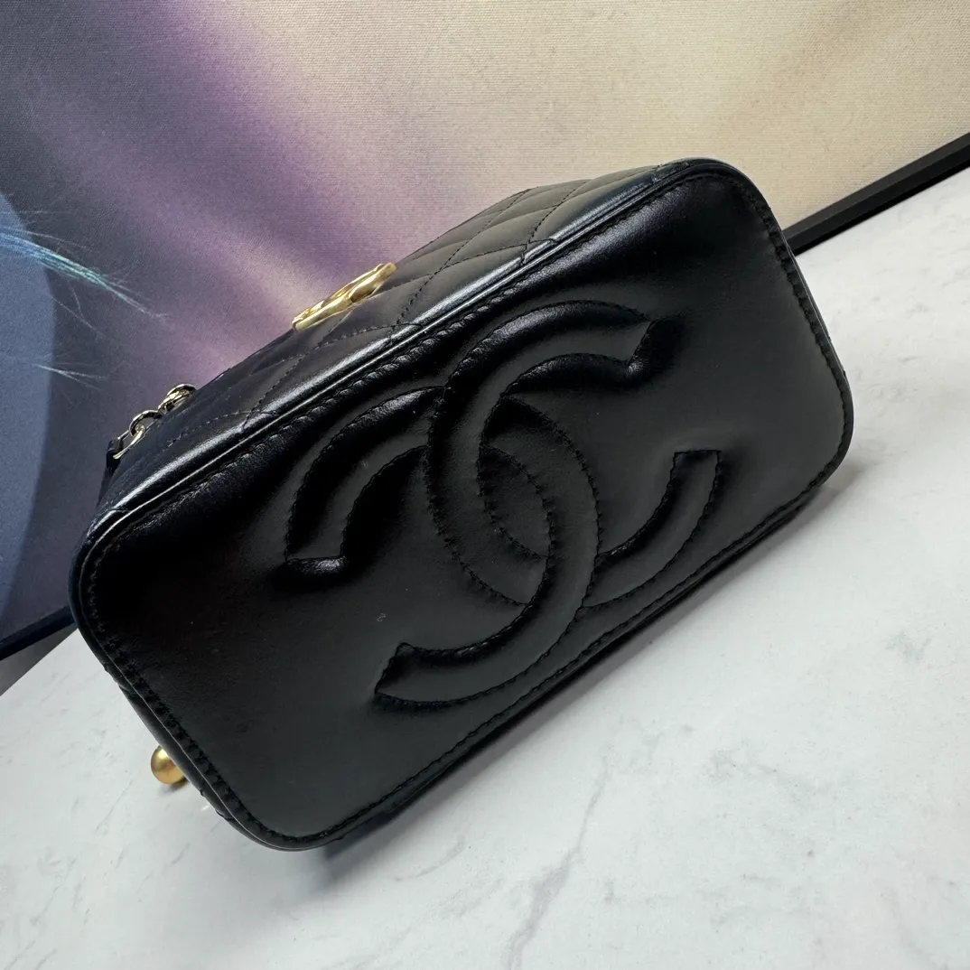 CHANEL Lambskin Enamel Quilted Logo Small Vanity Case With Chain Black - Image 10