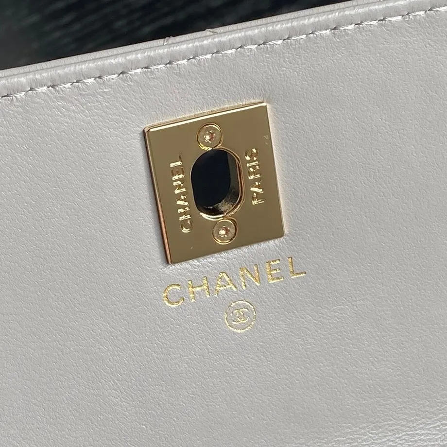 Chanel Woc Pearl Single Shoulder Bag - Image 7