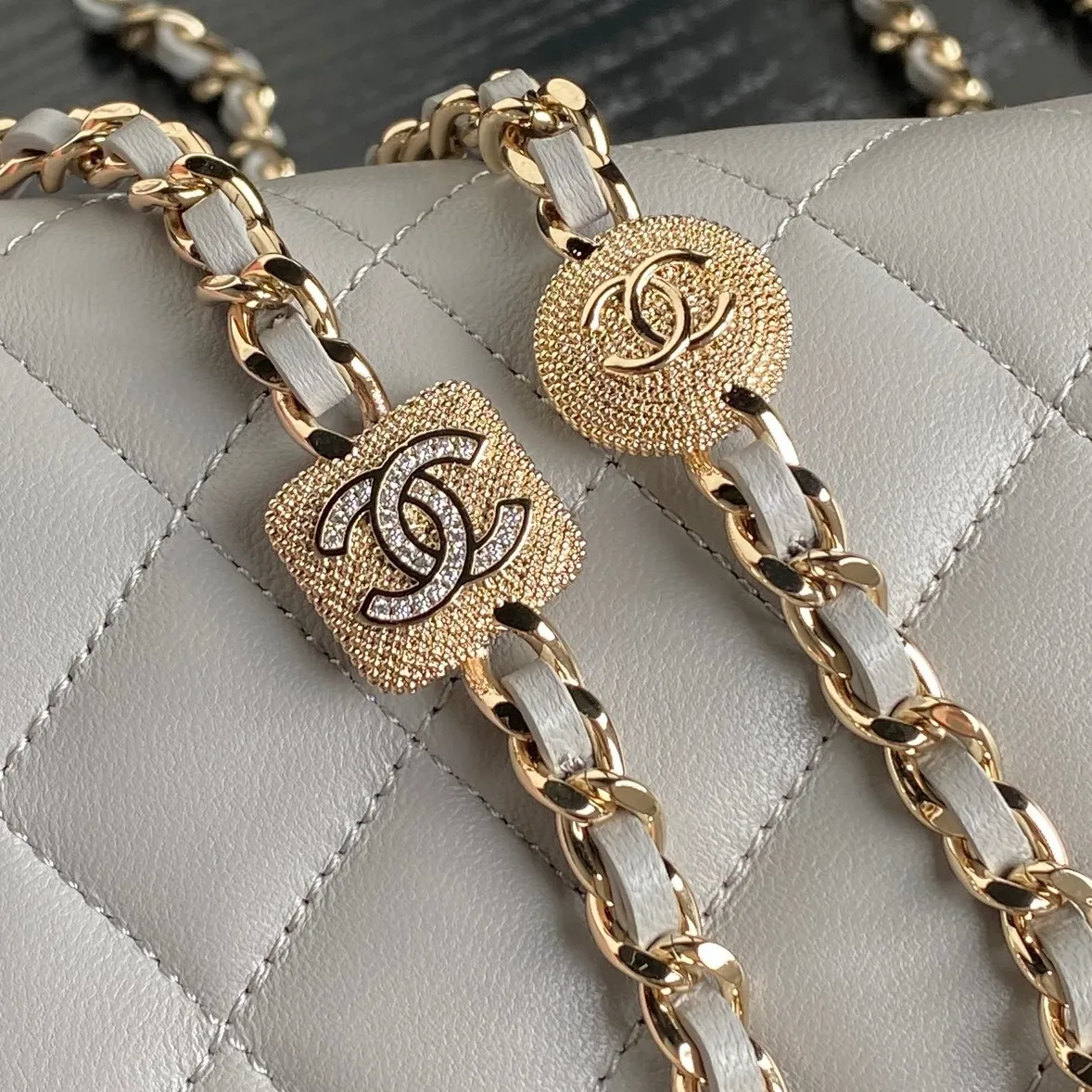 CHANEL Lambskin Pearl Crush Quilted Flap Phone Holder - Image 5