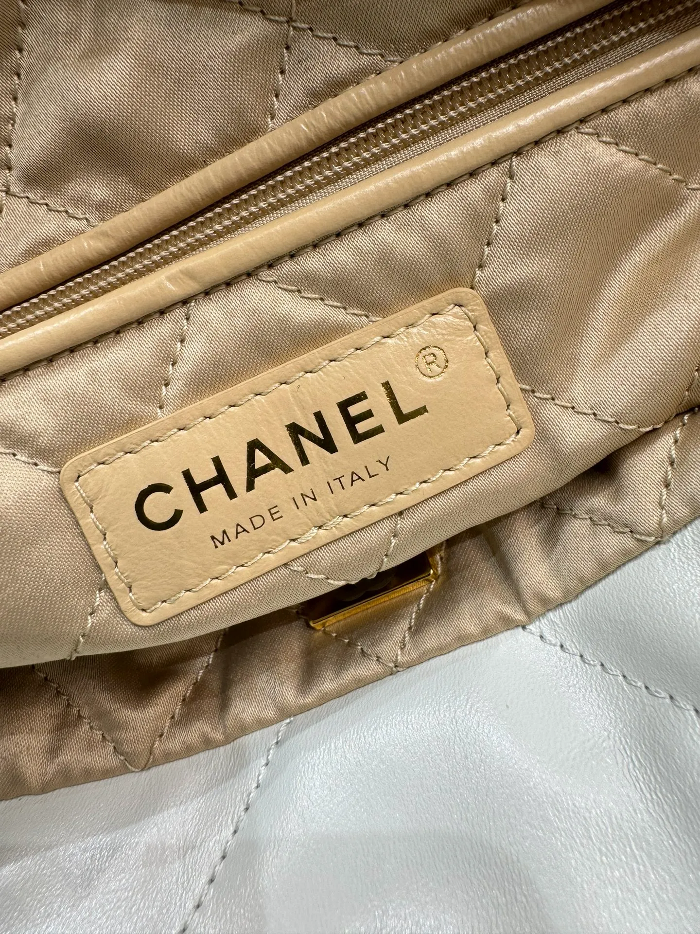 CHANEL Matelasse 22 Mini Chain Shoulder Bag Calfskin White - Image 2