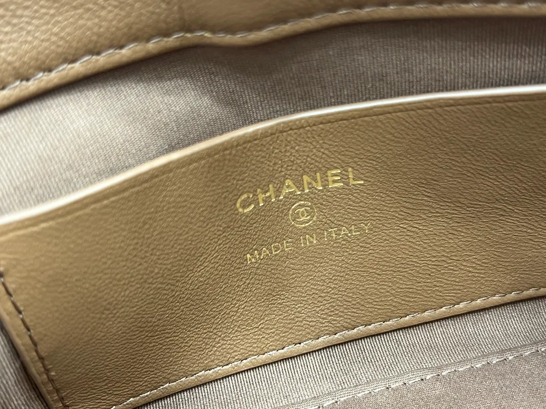 CHANEL Pre-Owned Quilted Lambskin Leo Shoulder Bag - Image 10