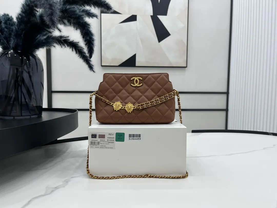 CHANEL Pre-Owned Quilted Lambskin Leo Shoulder Bag