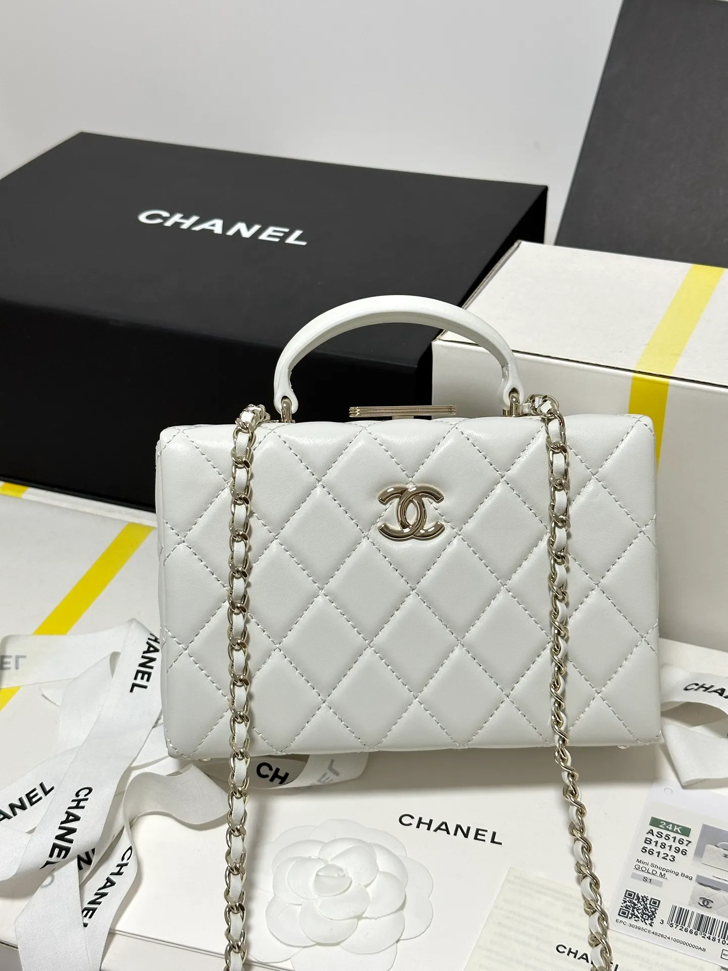 Chanel 22s Vanity White Caviar Gold Hardware - Image 3