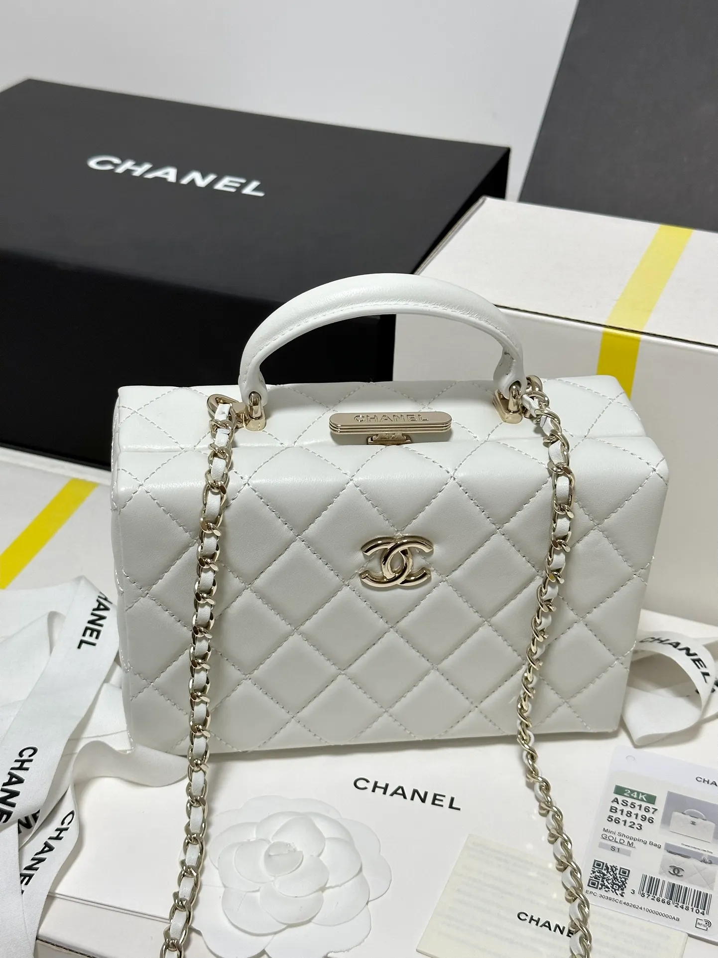 Chanel 22s Vanity White Caviar Gold Hardware - Image 5