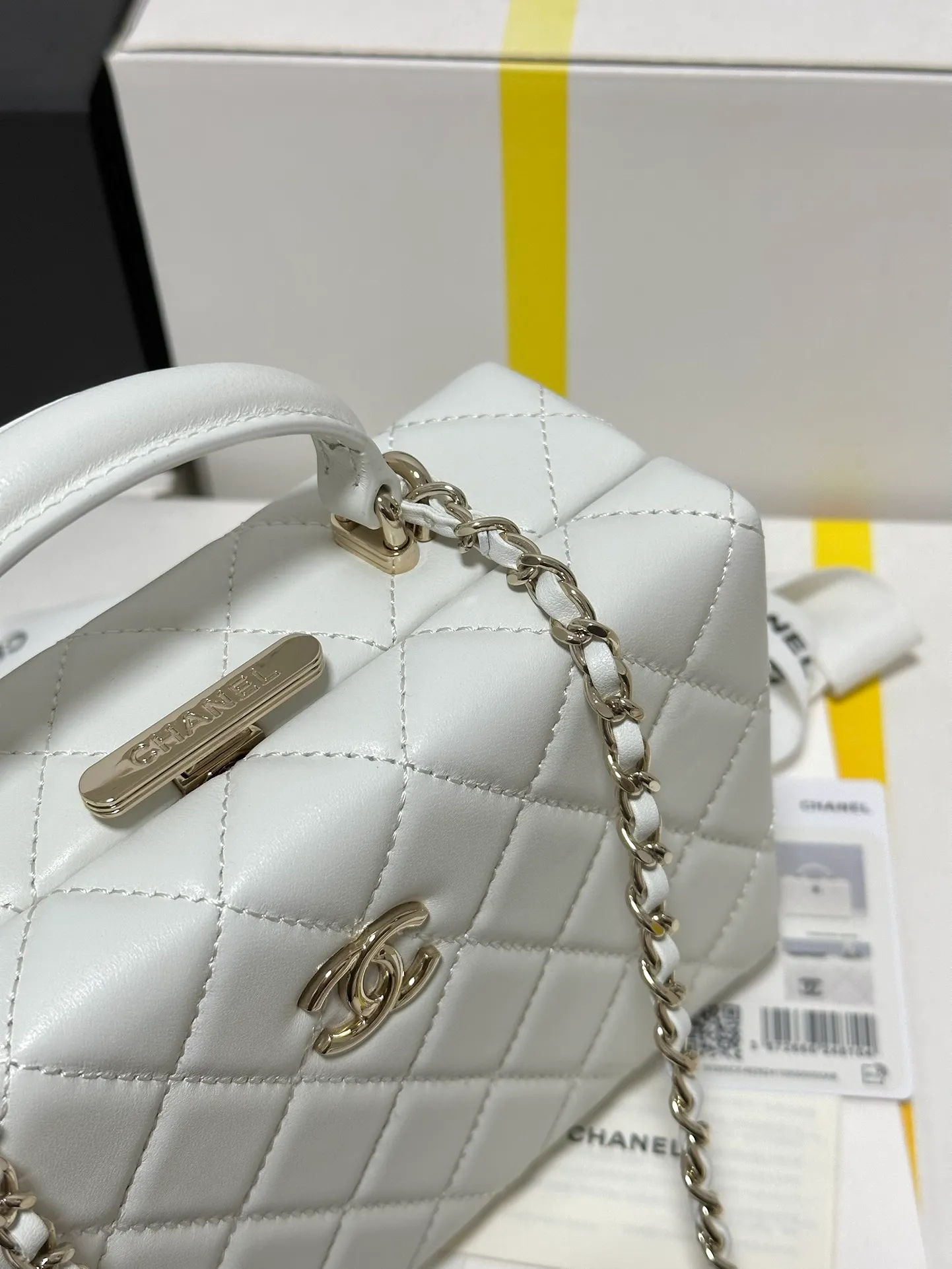Chanel 22s Vanity White Caviar Gold Hardware - Image 7