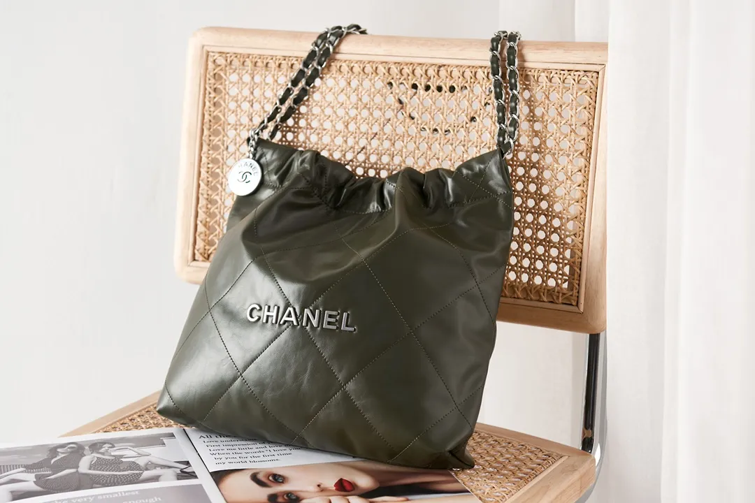 CHANEL Shiny Calfskin Quilted