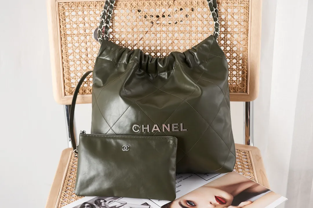 CHANEL Shiny Calfskin Quilted - Image 5