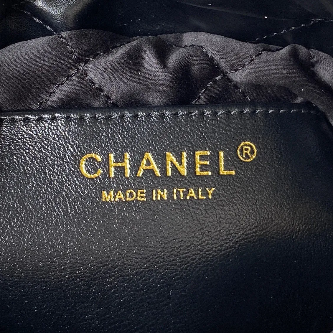 CHANEL Shiny Calfskin Quilted Mini Chanel 22 Black - Image 9
