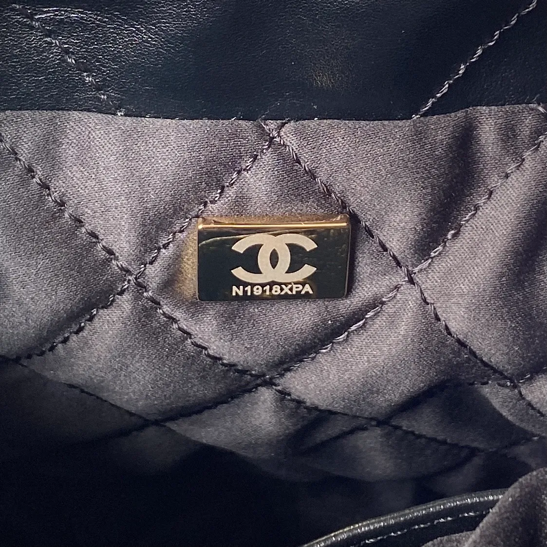 CHANEL Shiny Calfskin Quilted Mini Chanel 22 Black - Image 10