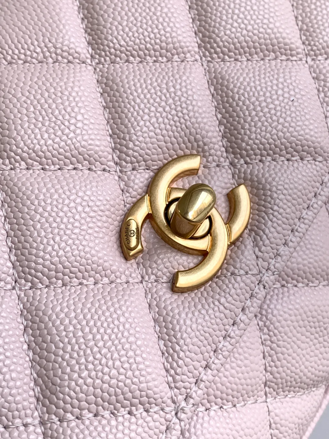 Chanel 20A Lilac Pink Coco Handle Caviar Gold Hardware (3) - Image 8