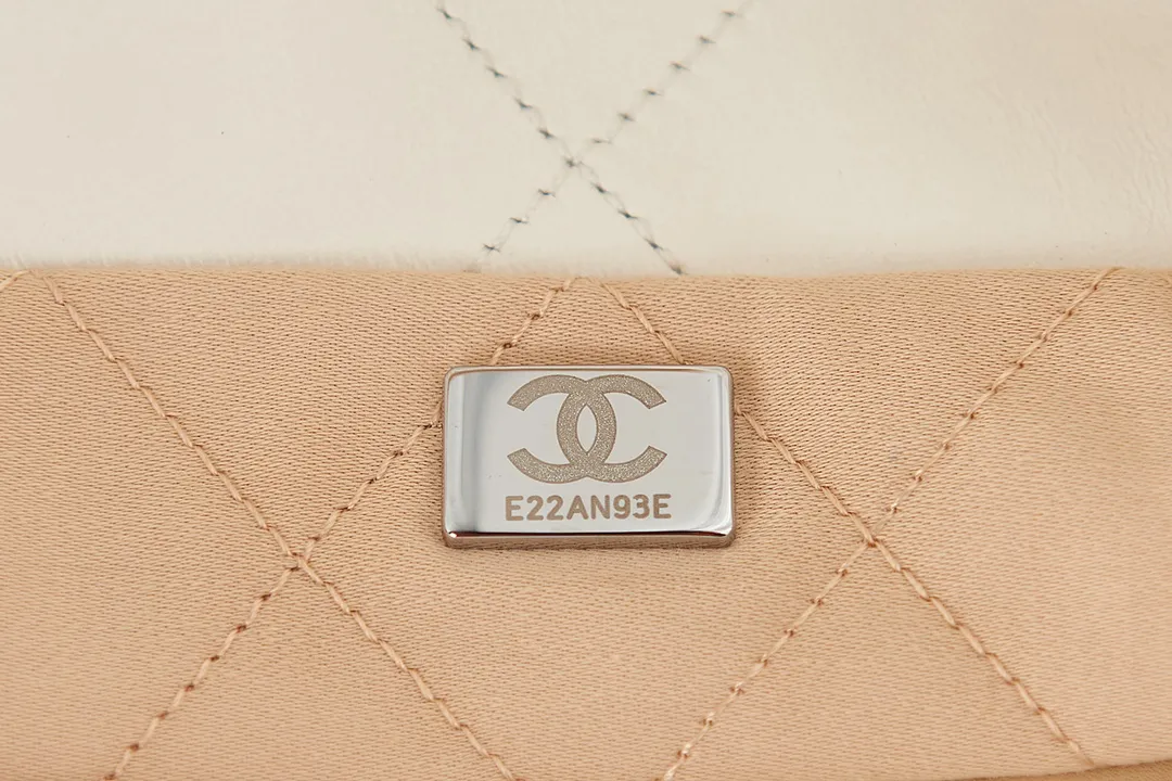 Chanel 22 Small Bag Chanel - Image 2