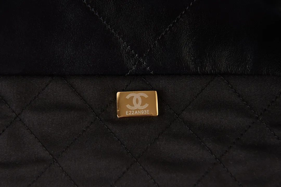 Chanel 22 handbag - Image 10