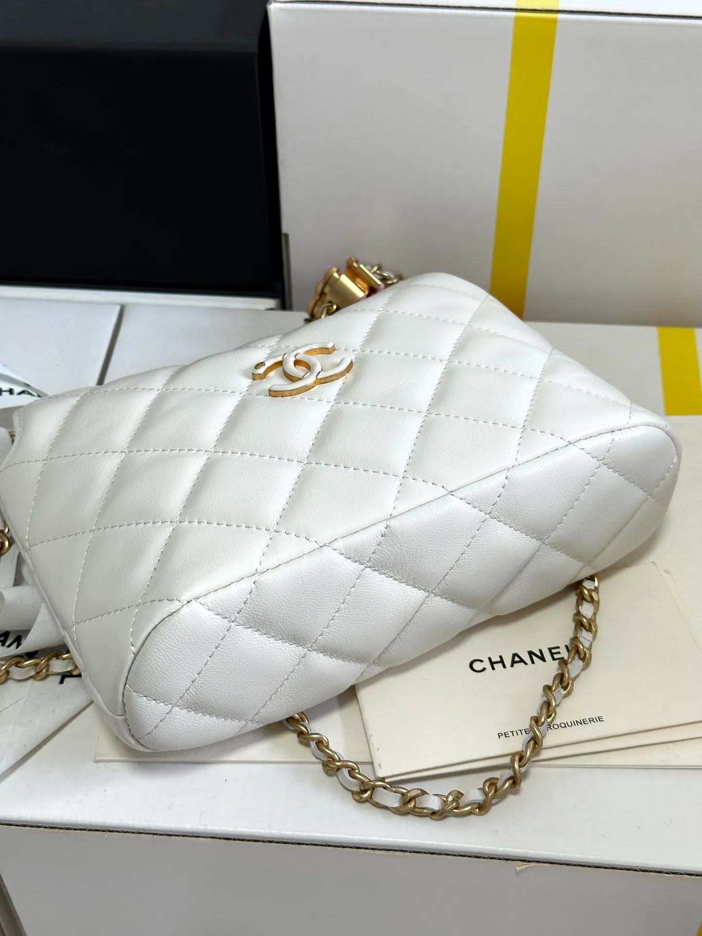 Chanel 24A Pink Enamel Double C white leather Gold Chain - Image 10