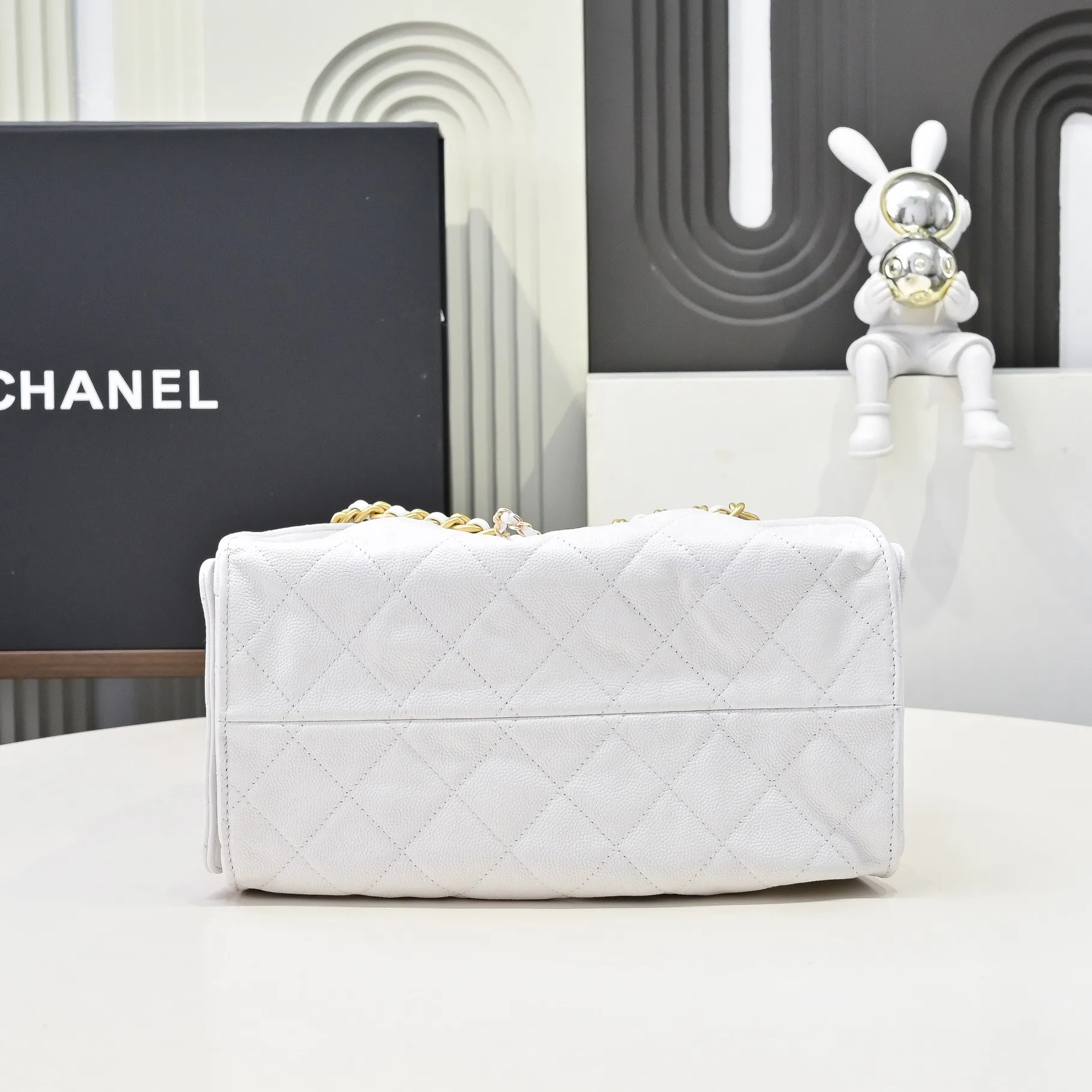 Chanel 25 Medium Handbag - Image 7