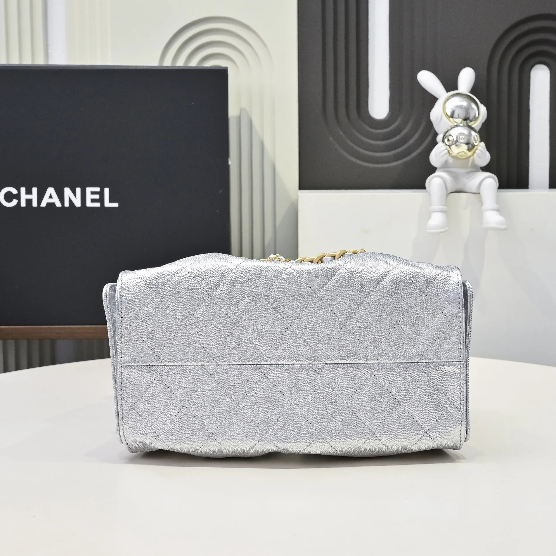 Chanel 25 Small Handbag - Image 5