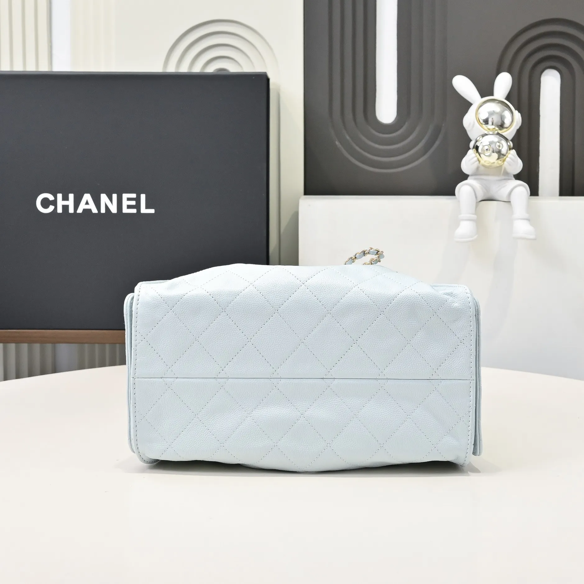 Chanel 25 Small Handbag - Image 6