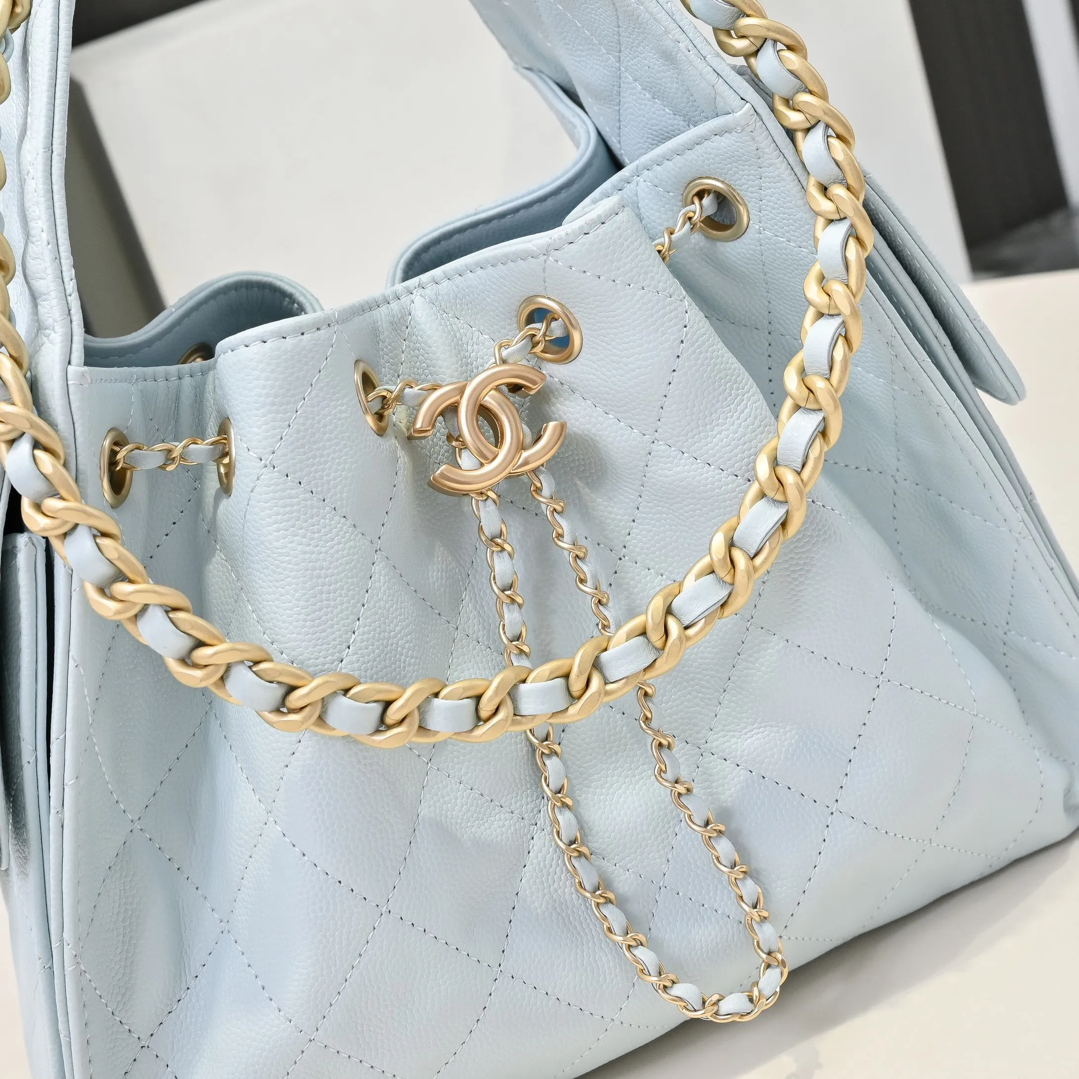 Chanel 25 Small Handbag - Image 7