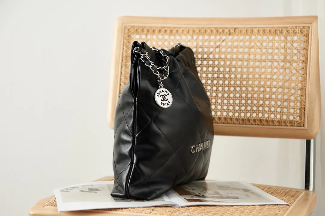 Chanel Black Shiny Calfskin Quilted Small Chanel - Image 5