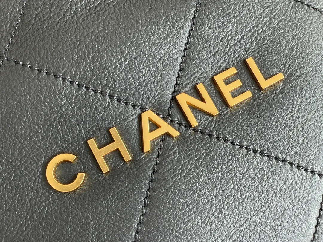Chanel Chanel 22 Large Shearing Aged Lambskin Chain Shoulder Bag Black Gold Meta - Image 6