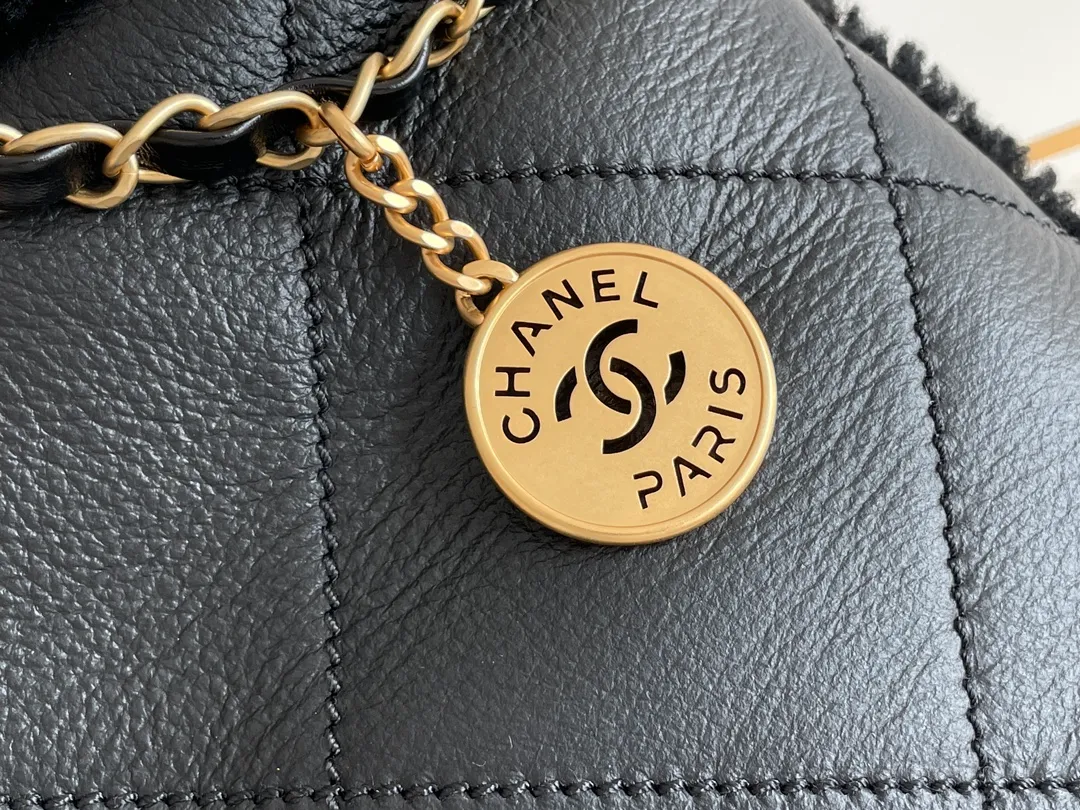 Chanel Chanel 22 Large Shearing Aged Lambskin Chain Shoulder Bag Black Gold Meta - Image 7