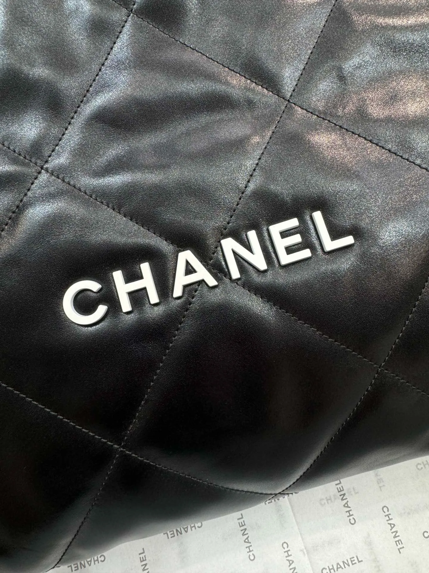 Chanel Chanel 22 Small shiny calfskin Chain Shoulder Bag - Image 5