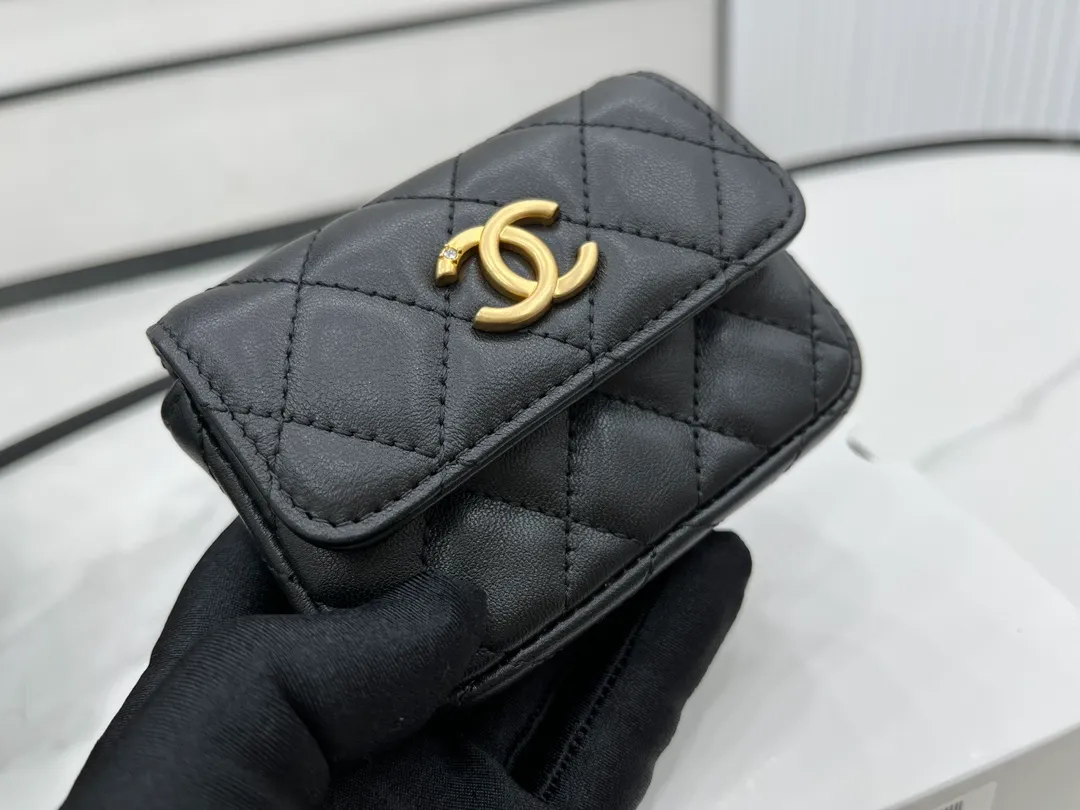 Chanel Classic Flap Card Holder - Image 7