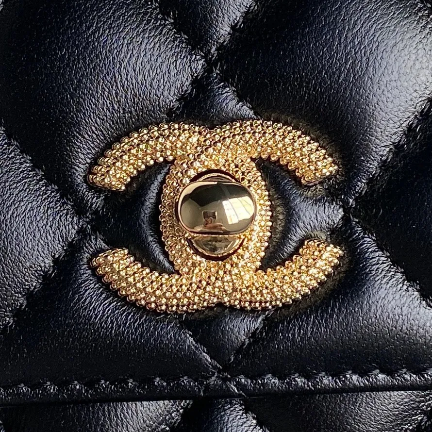 Chanel Clutch with Chain Lambskin - Image 5