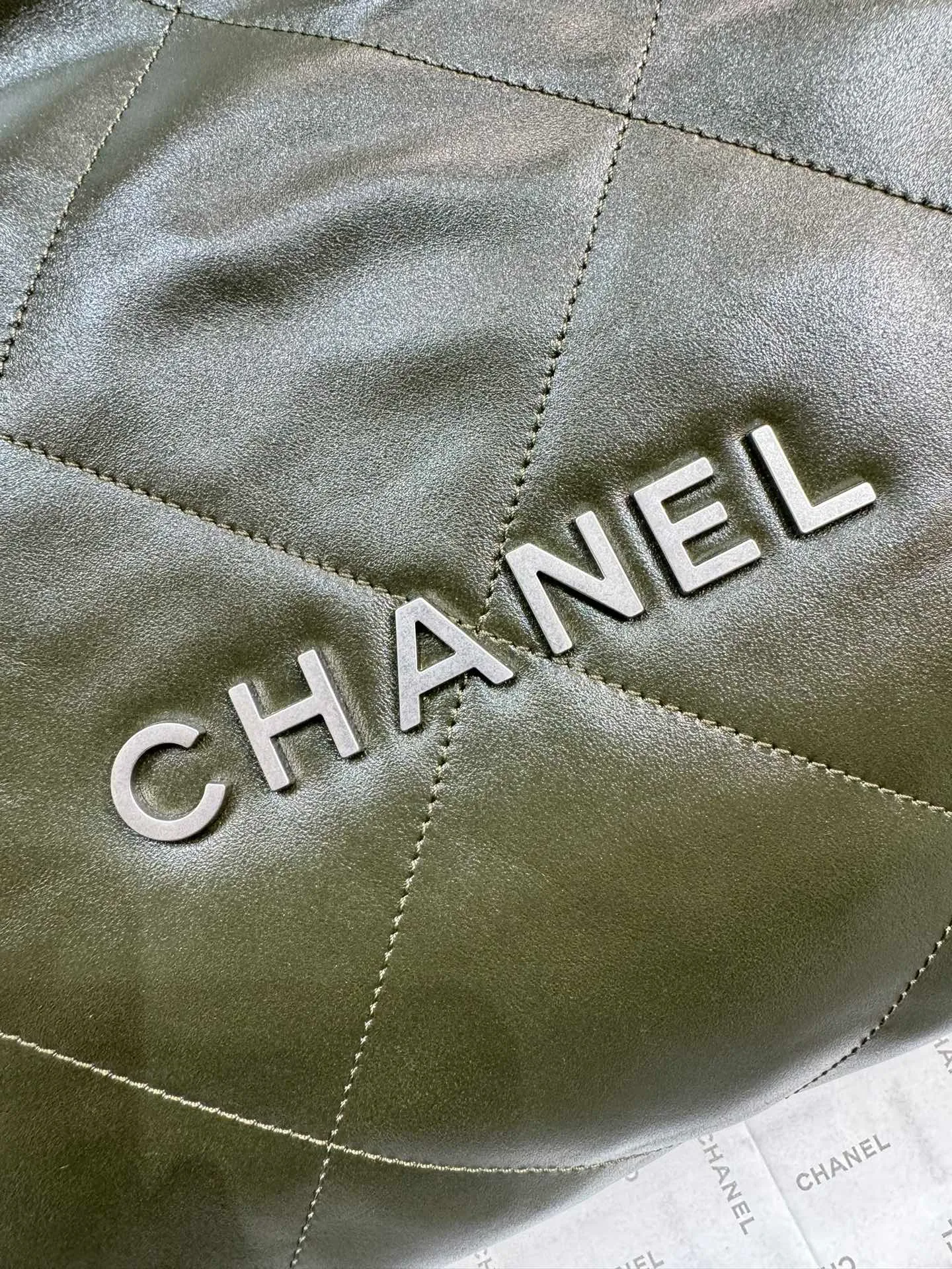 Chanel Fatigue Green Quilted Glossy Leather 22 Bag Chanel - Image 5