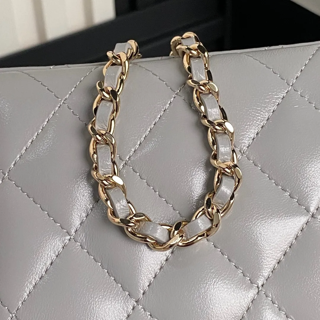 Chanel Grey Quilted Lambskin Pearl Crush Small Vanity - Image 3