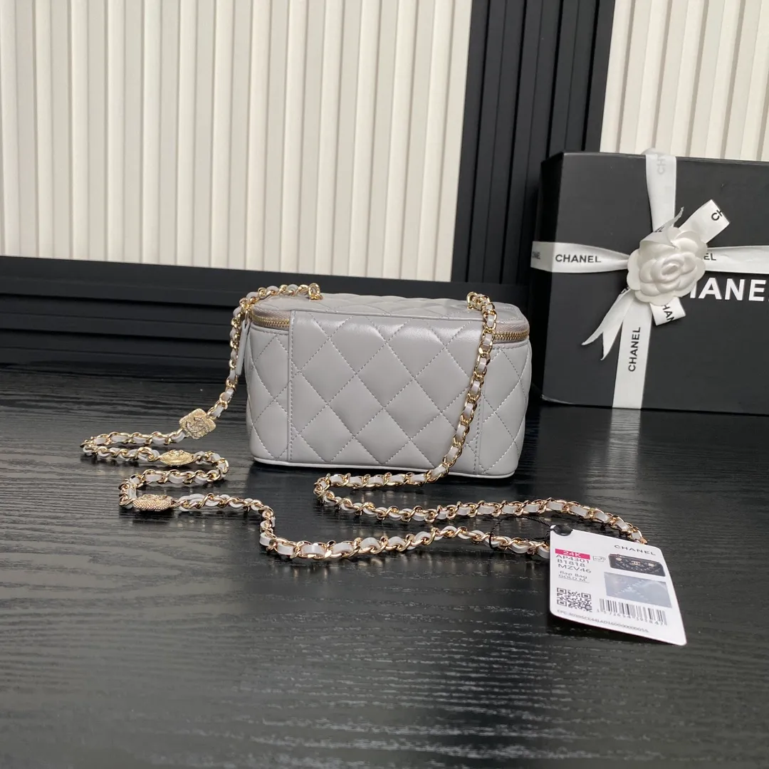 Chanel Grey Quilted Lambskin Pearl Crush Small Vanity - Image 9