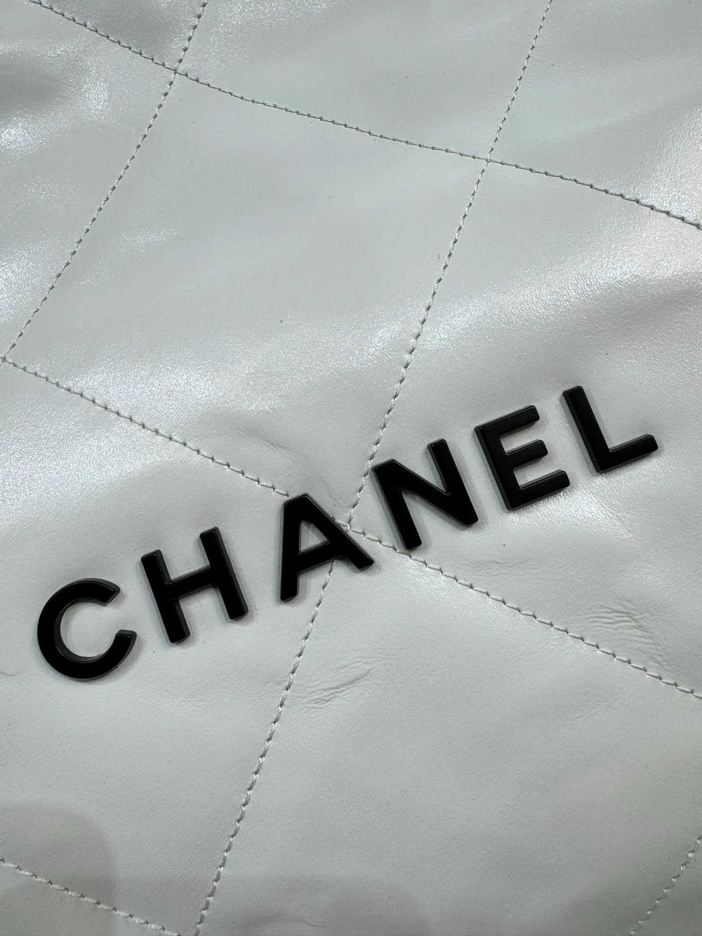 Chanel Metallic Ombre Quilted Shiny Leather Small 22 - Image 5