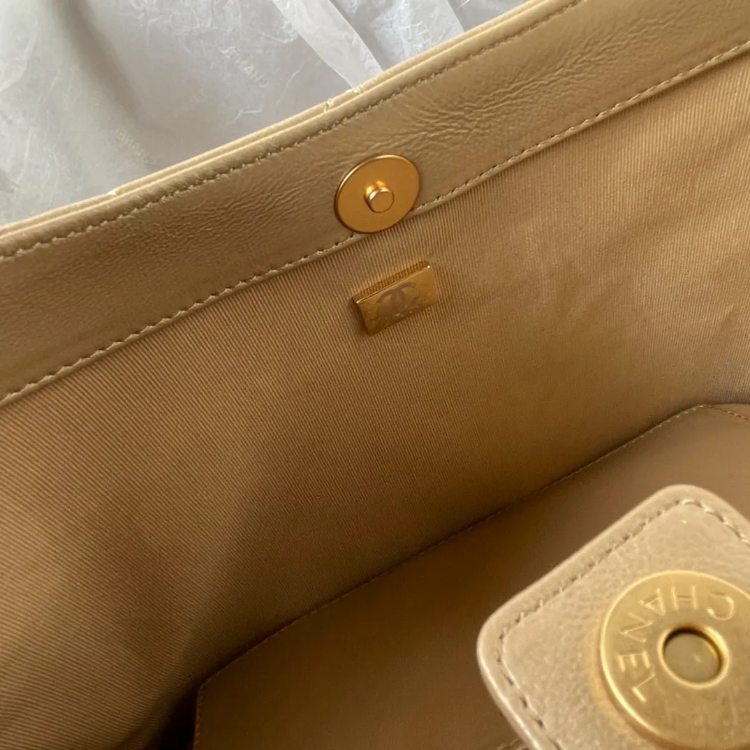 Chanel Quilted C MM Bag - Image 10
