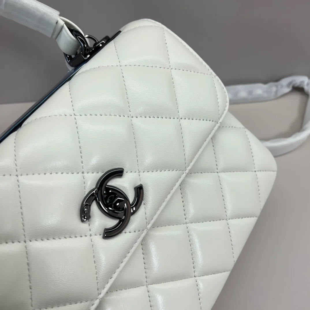 Chanel Trendy CC Medium - Image 8