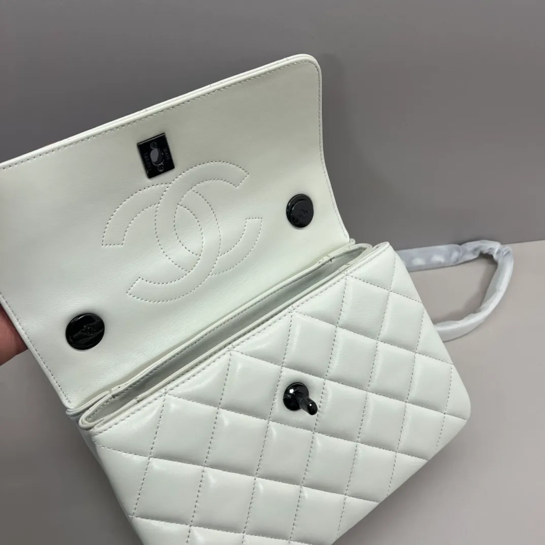 Chanel Trendy CC Medium - Image 10