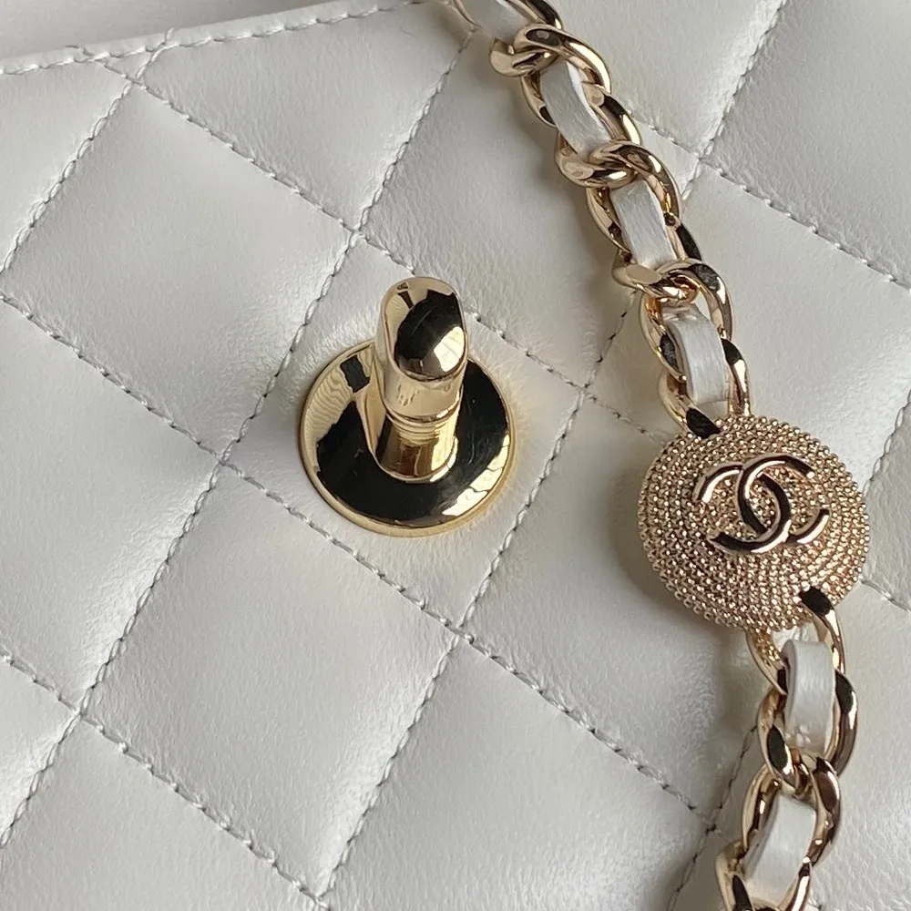 Chanel Woc Pearl Single Shoulder Bag - Image 6