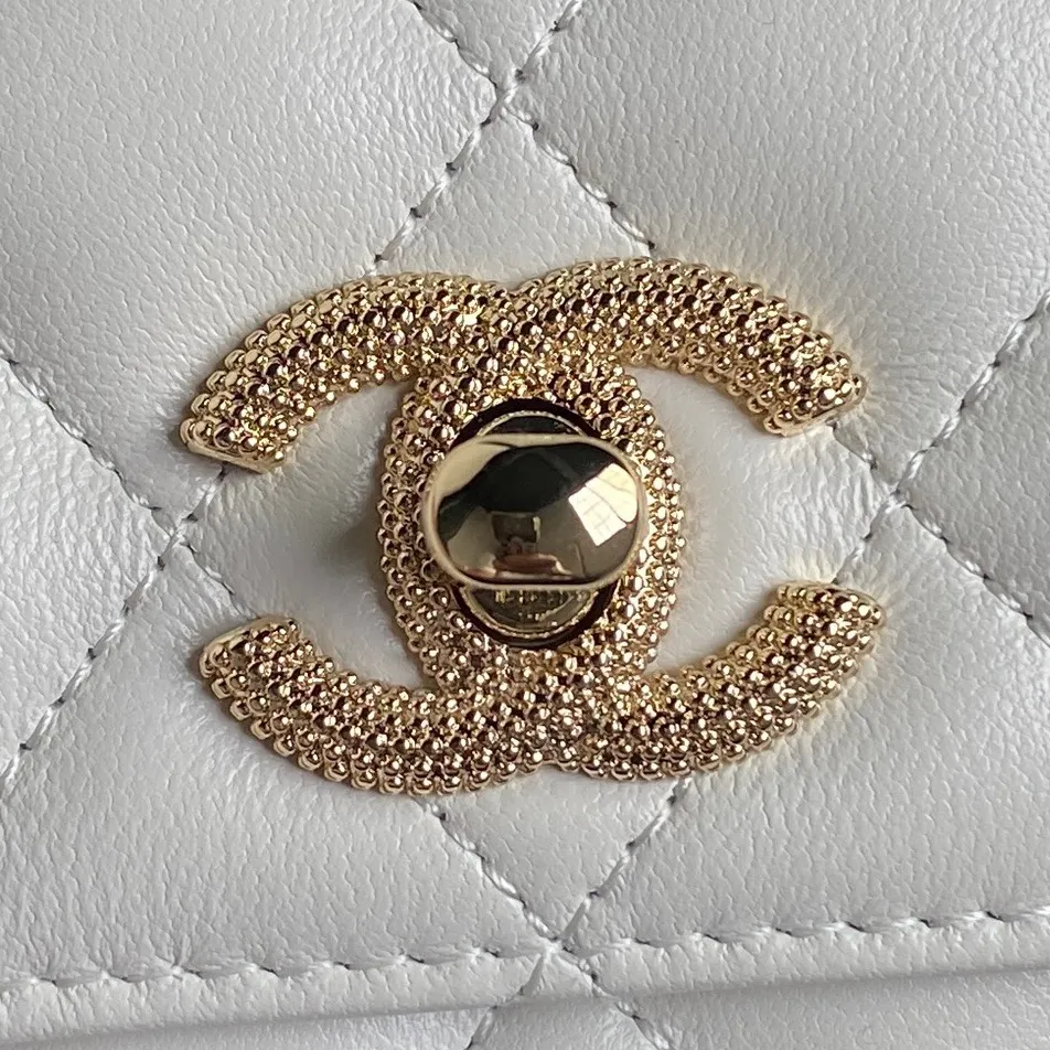 Chanel Woc Pearl Single Shoulder Bag - Image 3
