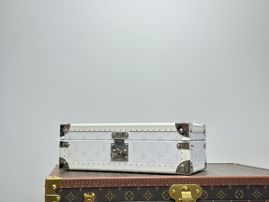 Clutch Box Taigarama - Hardsided - Image 3