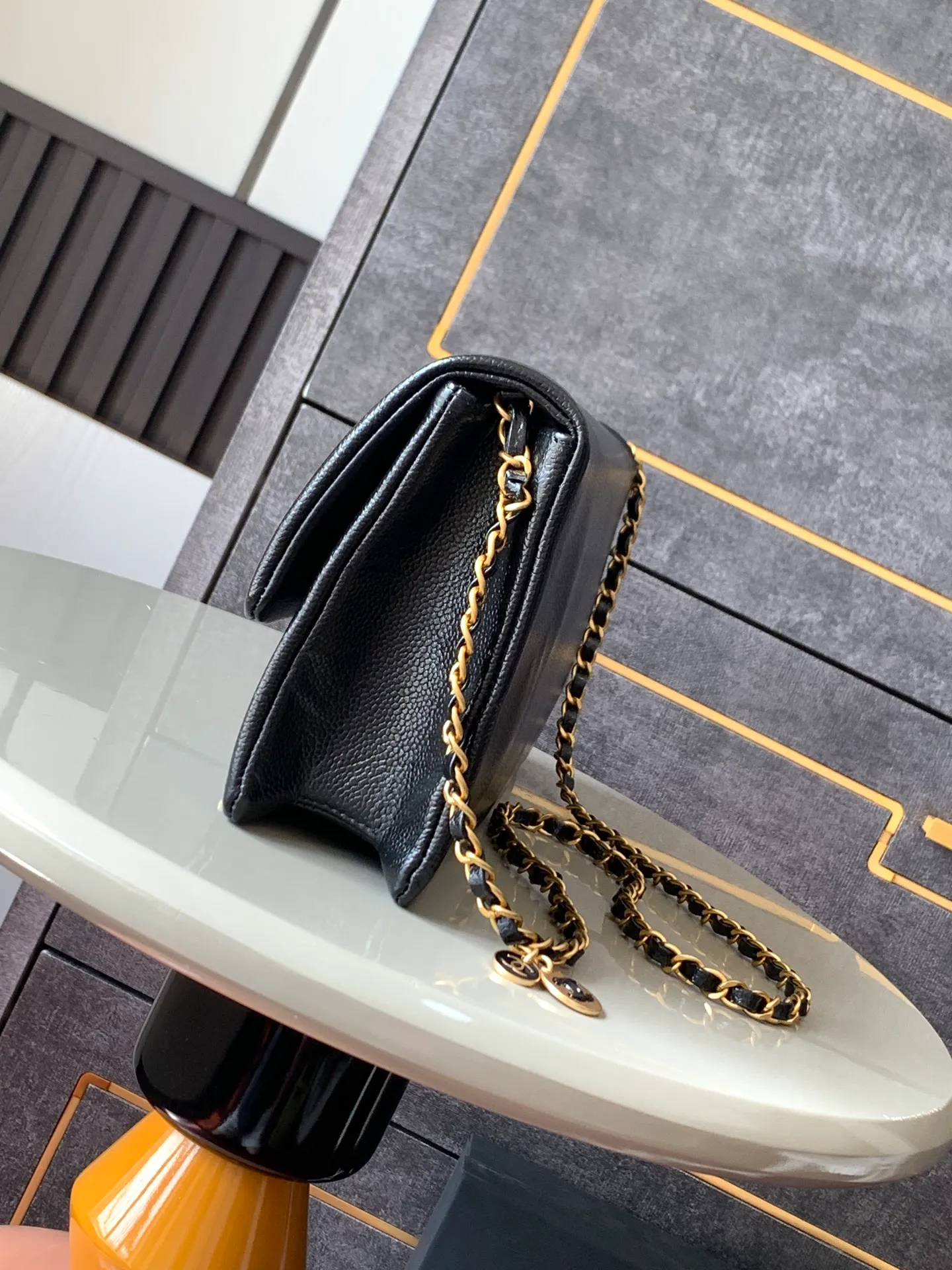 Clutch, Shiny lambskin & gold-tone metal, black - Image 4