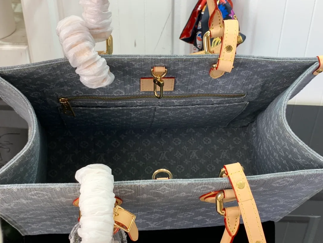 LOUIS VUITTON OnTheGo MM Bag - Image 9