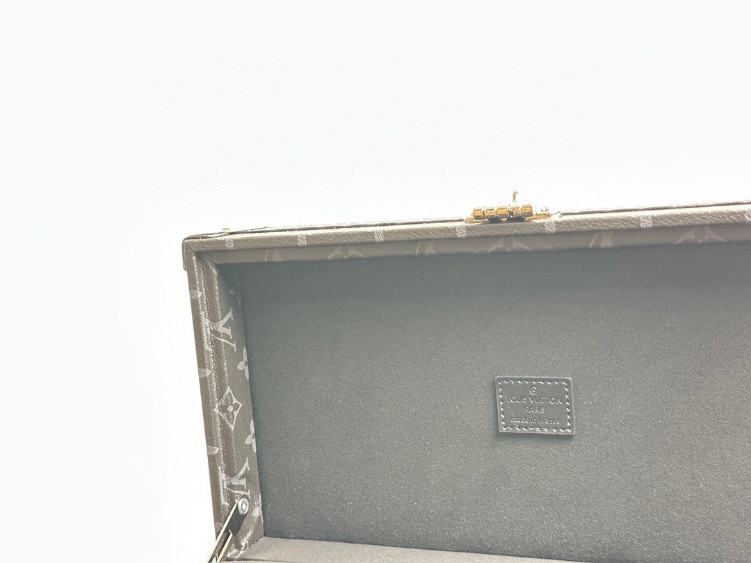 Louis Vuitton Regence Trunk Case Epi Pink - Image 6