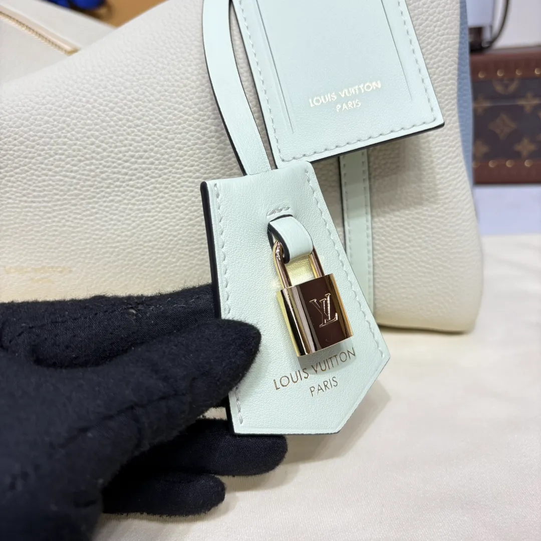 Luxury Designer Medium Bucket Bag - Image 7