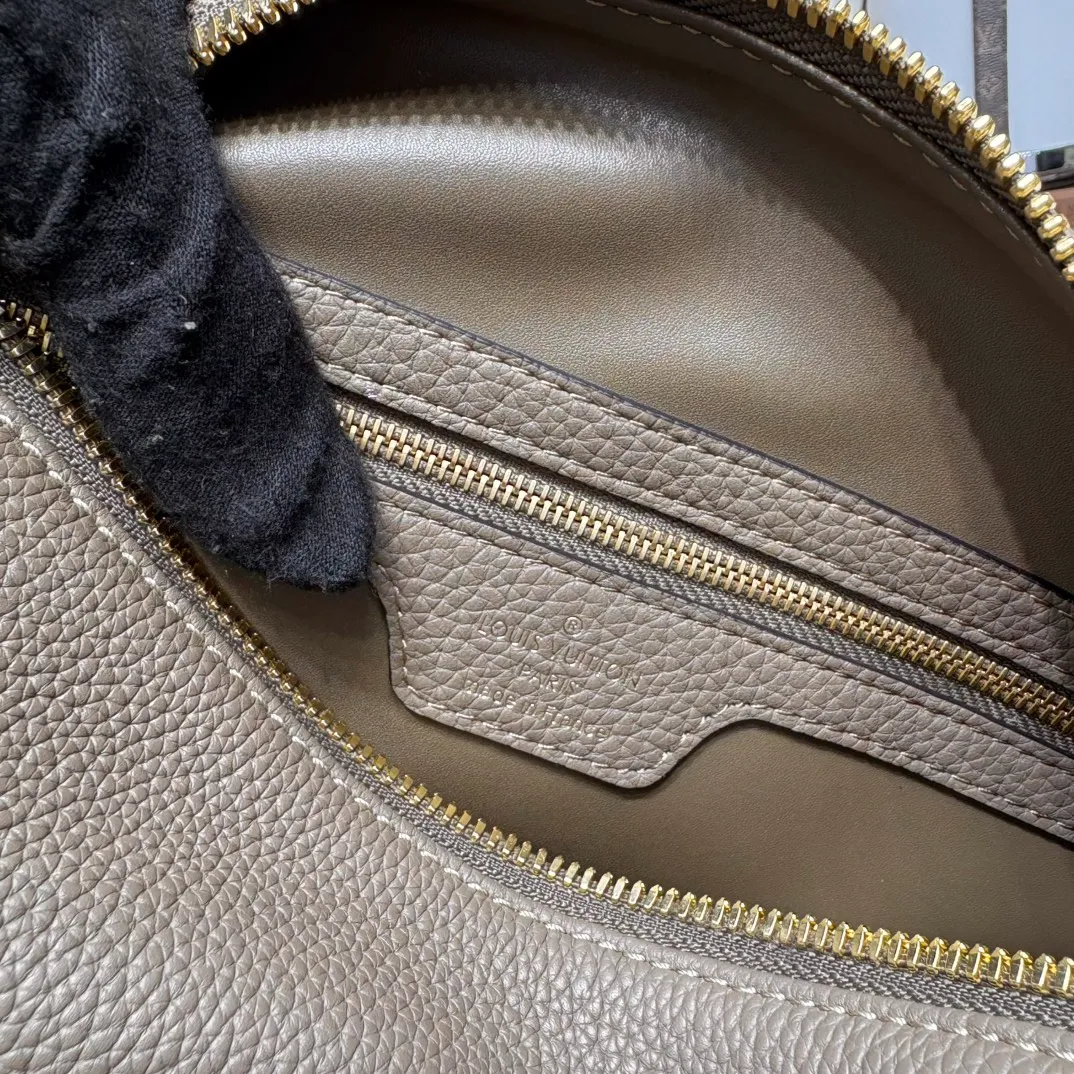 Tas Louis Vuitton 8205 New Monogram Canvas Beaubourg Hobo Bag Semi Premium - Image 10