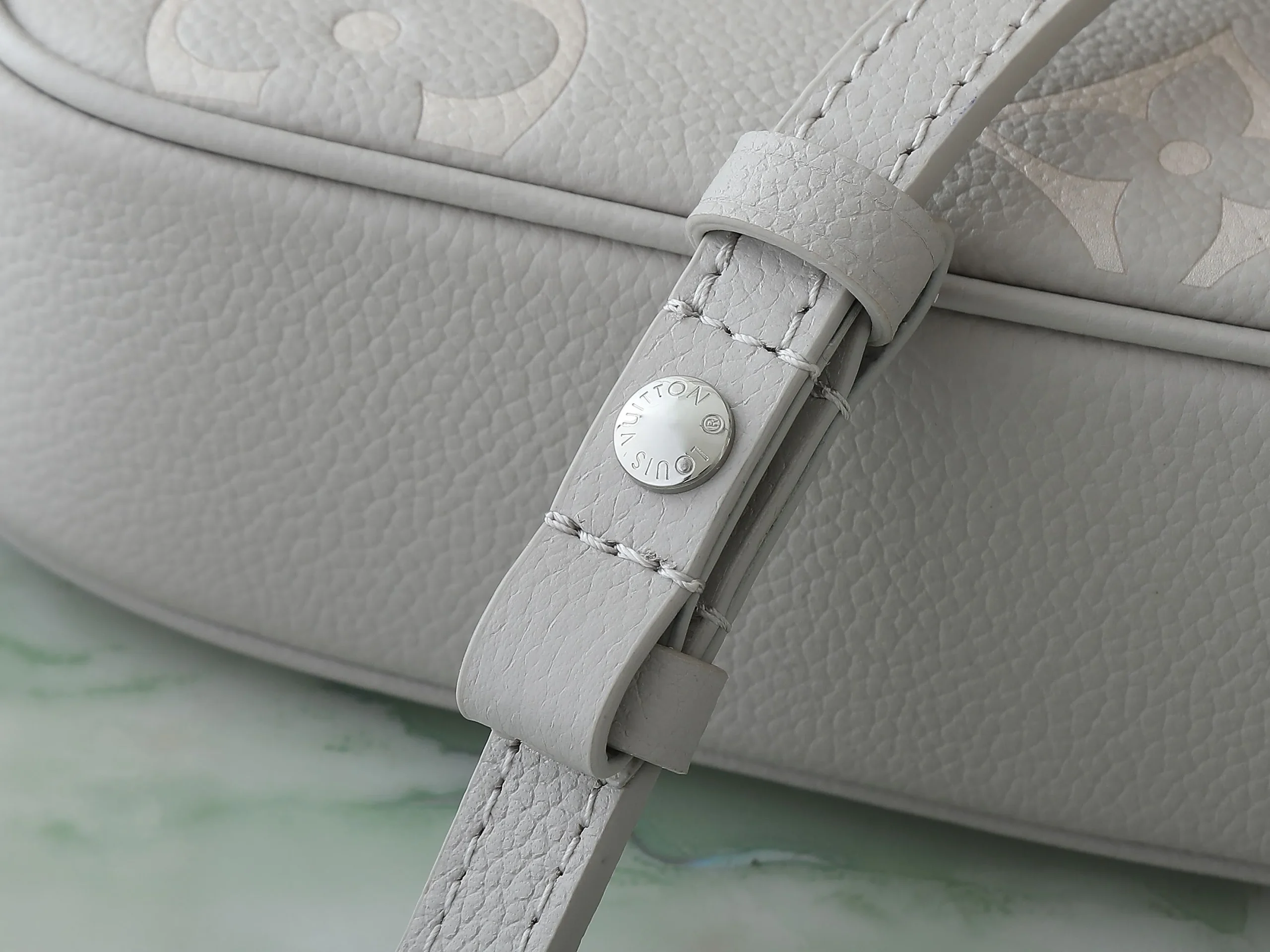 Wallet on Chain Ivy Monogram Empreinte Leather - Image 7