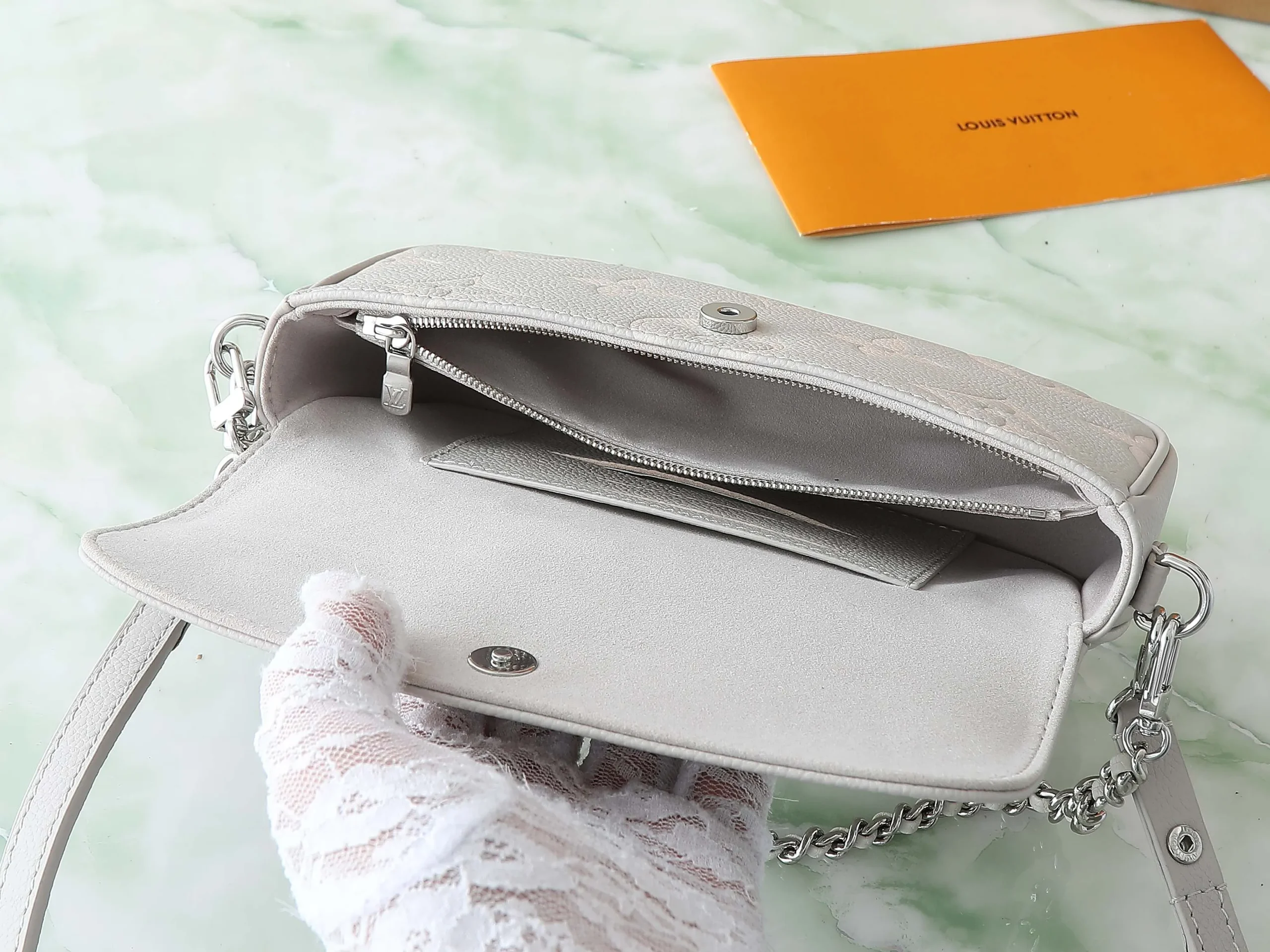 Wallet on Chain Ivy Monogram Empreinte Leather - Image 10
