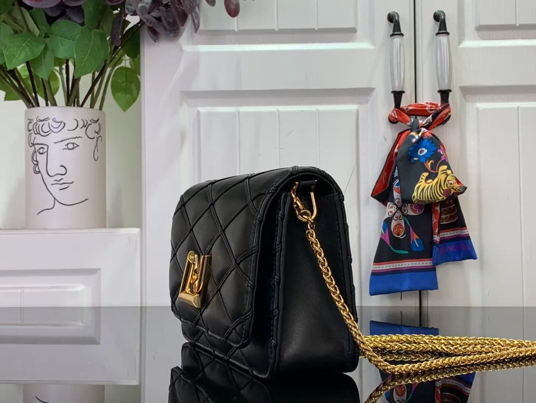 GO-14 GM Malletage Leather Handbags - Image 4