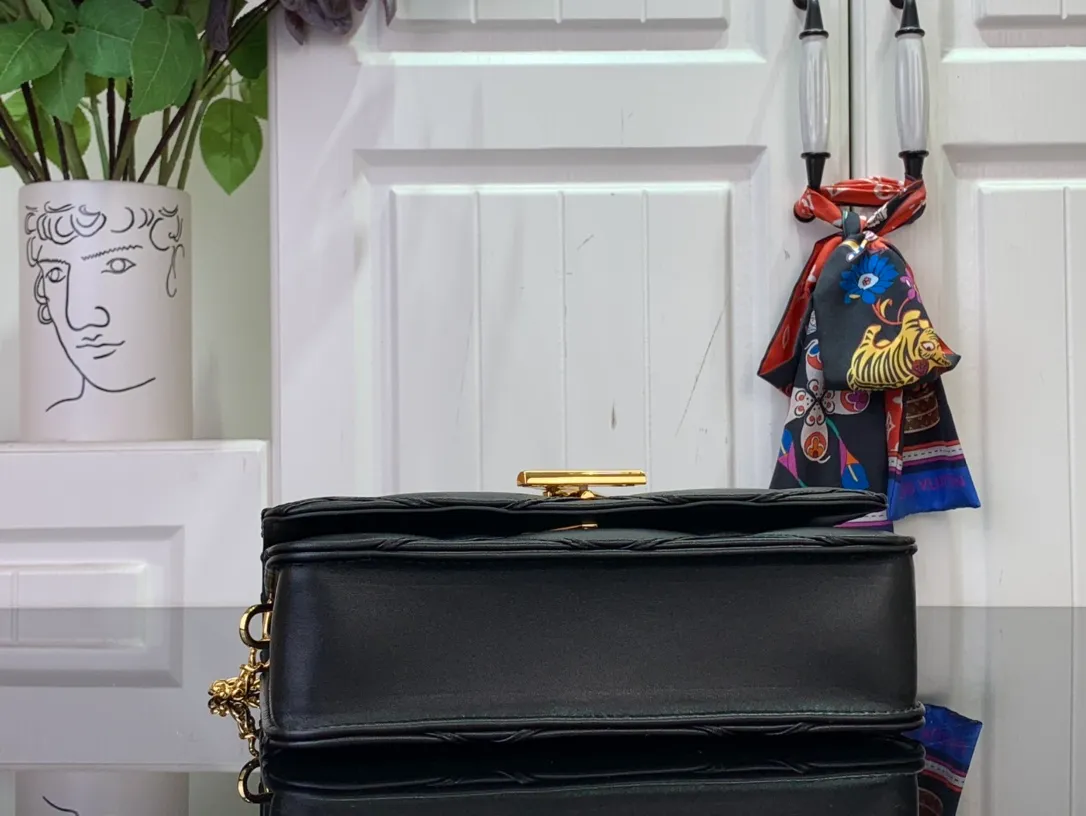 GO-14 GM Malletage Leather Handbags - Image 3