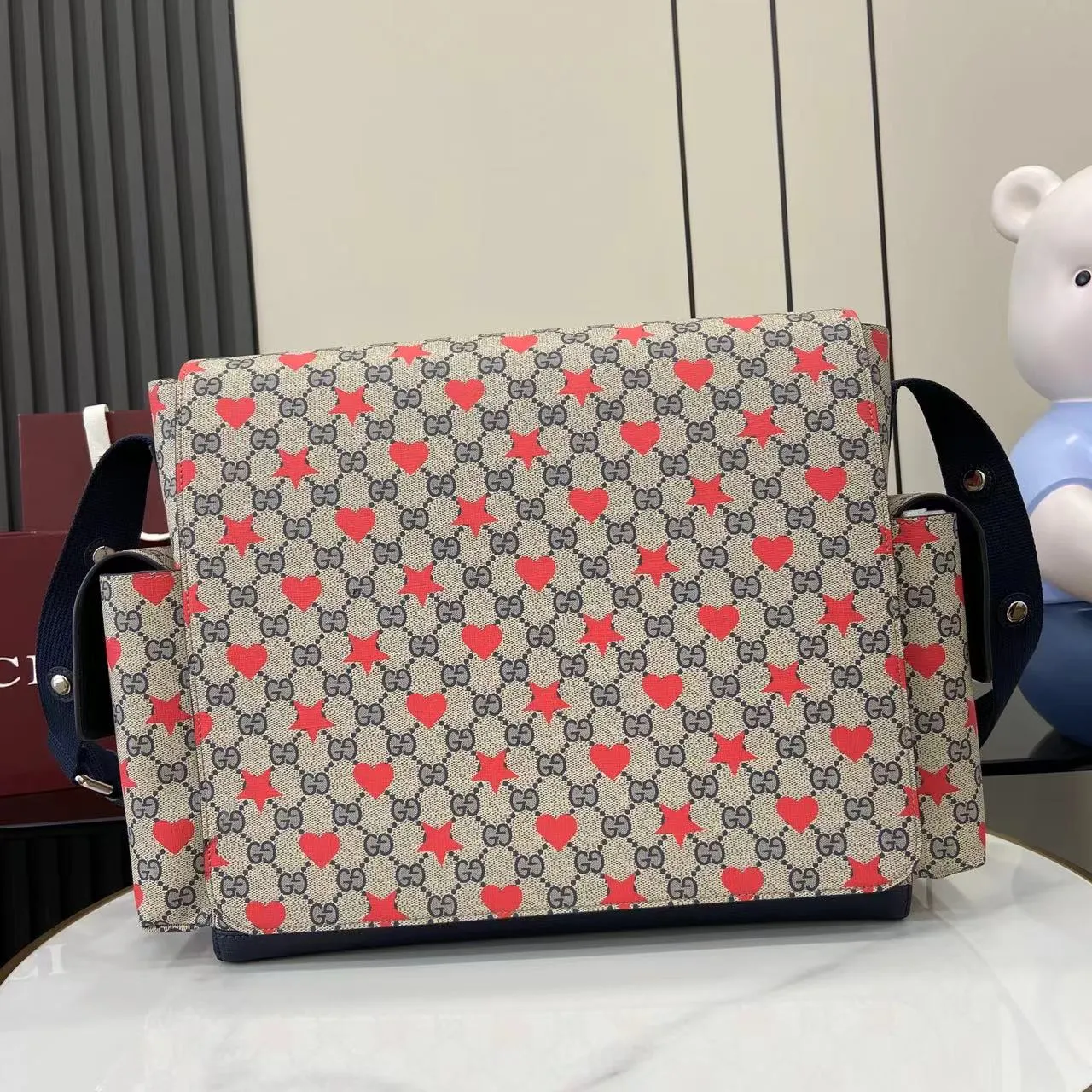 Gucci Duffle Bags for Men - Image 2