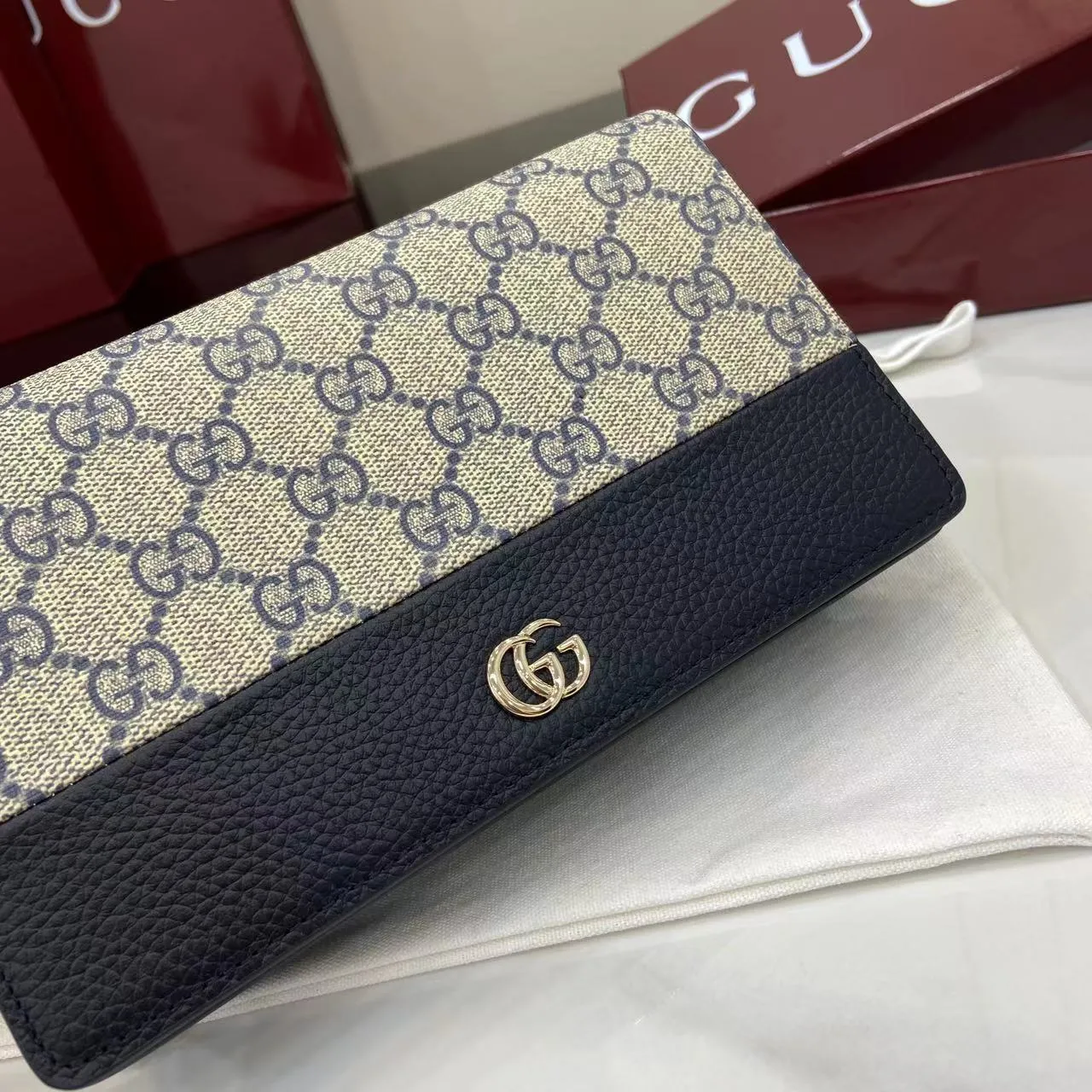 Gucci Cross-body Bags for Women - Image 6