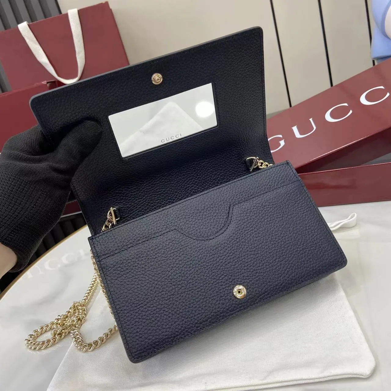 Gucci Cross-body Bags for Women - Image 8