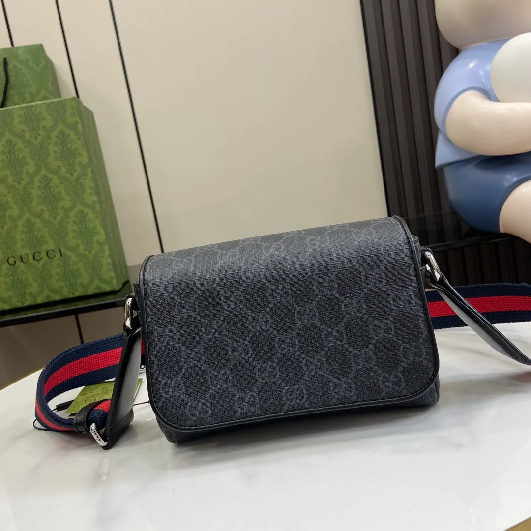 Gucci GG Supreme Messenger Bag - Image 3